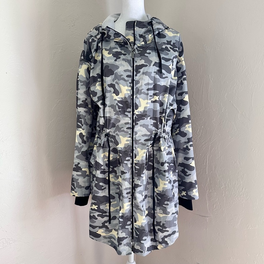 Nikki Jones Montreal Parker Camouflage Hooded Rain Jacket Size L